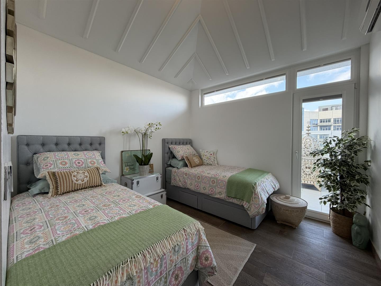 Image of Apartment - 4 Bedrooms - 3 Bathrooms for Sale in Eurotowers-Gibraltar, Image 17